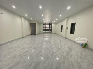 cho thuê nhà kinh doanh, hoặc làm văn phòng mặt phố quốc lộ 3 mặt tiền 7m đường rộng 15m