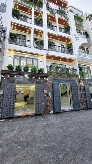 nhà mới đẹp chỉ xách va ly vào ở, đầy đủ nội thất sang trọng.vài bước chân ra chợ, trường học.