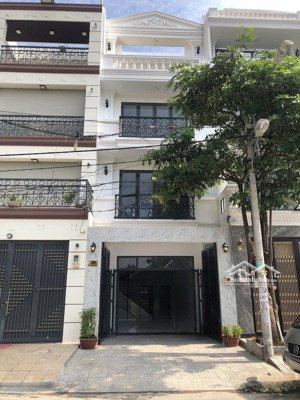 mặt tiền kd khu tên lửa đường 32 nhà 4 tầng 5x20m 13.5 tỷ