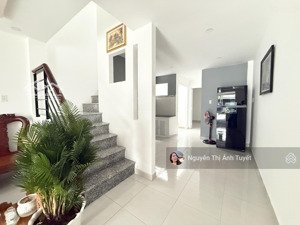 nhà 3 phòng ngủ _ sổ riêng hoàn công _full nội thất . giá chính chủ 1.65 tỷ