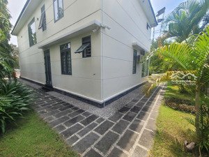 bán biệt thự vườn trung tâm thủ dầu một vị trí đẹp, diện tích lớn