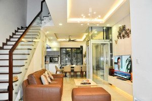 bán btsl vinhomes thăng long căn góc 154m2 hoàn thiện đẹp có thang máy giá bán 32 tỷ