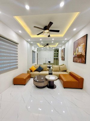 bán ch tập thể siêu đẹp- hoàng quốc việt- sát kđt nam cường- ô tô đỗ tận cầu thang - 2 mặt thoáng