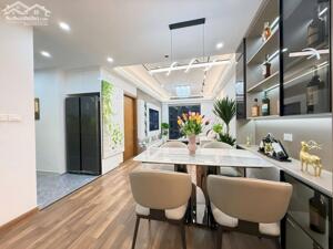 Bán gấp chung ư C6 Trần Hữu Dực,dt 124m,3pn,2 vs, ban công đông nam,lh 0983816388