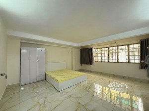 cho thuê căn studio rộng 35m2 full nt cửa sổ trời ngập sáng máy giặt riêng ngay nguyễn hiền quận 3