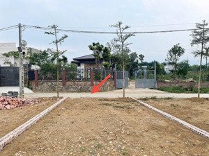 cần bán gấp lô đất tại phú cát 108m2 full thổ cư giá chỉ hơn 40tr/m2.