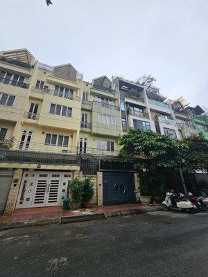 cho thuê biệt thự 100m*5 tầng, siêu chất tại fafilm vnt tower thanh xuân giá 50 triệu (tl).