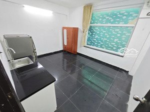 cho thuê phòng mới tạ quang bửu gần chung cư giai việt giá 3tr700k - giờ tự do khóa vân tay