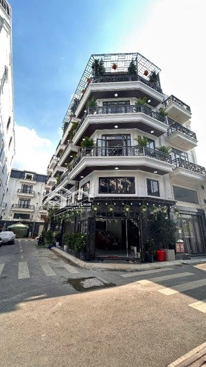 siêu phẩm nhà phố góc 2 mặt tiền - full nội thất - 5 tầng 4 phòng - sẵn sổ mua bán dọn về ở ngay
