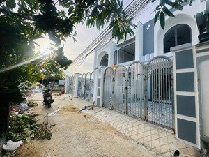 bán nhà mới xây gần chợ long thượng, 1,95 tỷ, 100m2, 3pn, 2wc, pháp lý đầy đủ đang hoàn thiện 90%