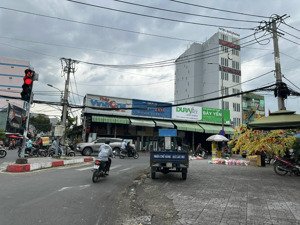 cho thuê 20m mặt tiền tân quý,450m2, kế ngã 4