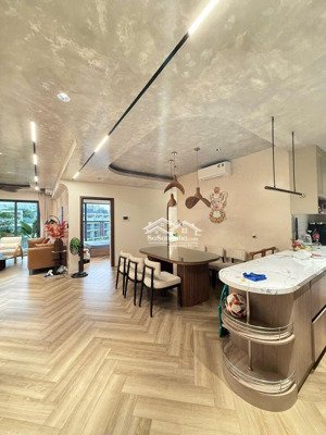 nhà đẹp brilliant 112m2 - full nt xịn sò, tầng trung, view hồ bơi. lh: 