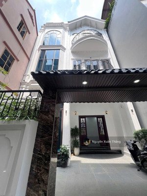 chủ có việc gấp cần bán căn biệt thực tây hồ,đơn giá 159tr/m2, ô tô vào nhà