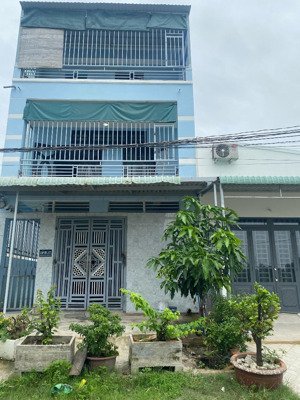 cho thuê nhà nguyên căn 1 trệt 1 lầu gần trạm thu phí ql 13 giá 5 triệu / tháng