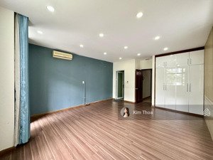 tầng 2 (5x15m sàn) ~ 65m2 thoáng mát, sẵn 2 phòng ở vạn phúc, thang máy máy lạnh, hầm xe. chi 11 tr