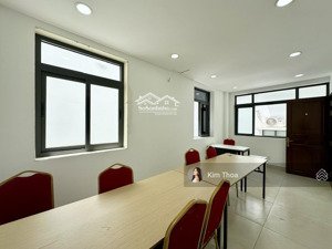 văn phòng 20m2 sẵn nội thất, giá rẻ 4,5 tr ở vạn phúc, có cửa sổ, thang máy, máy lạnh, hầm xe, wifi