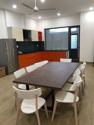 bán nhà 5 tầng có 8p ngay bãi tắm non nước ngũ hành sơn, chủ cho khách trung thuê lâu dài 30tr th.