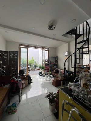 nhà xóm chiếu q4- hẻm 3m- 50m2 - 2 lầu đúc - ko qh- giá 5 tỷ