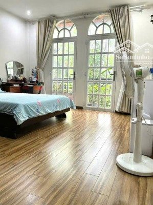 chủ định cư nước ngoài bán gấp căn nhà full nội thất 60m2 hxh nơ trang long, 6pn/6wc, chỉ 9.5 tỷ