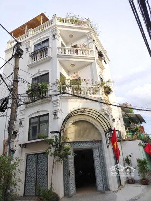 cần bán gấp nhà hẻm 2 xe hơi né nhau. căn góc 2 mặt tiền cực đẹp. dt: 5x8m. kết cấu 5 tầng mới xây