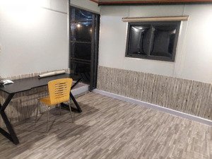 phòng cửa sổ trời-đường phạm văn hai trung tâm sg-giờ tự do-toilet-máy lạnh-giặt-intetnet siêu tốc