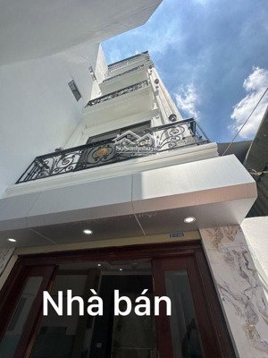 phúc lợi nhà mới xây, đẹp,rẻ phù hợp ở lâu dài không nhanh là mất ạ