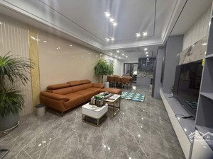 siêu phẩm mặt phố trạm,60m ,thang máy, gara 2 ô tô, phun nội thất sang sịn ,lh 