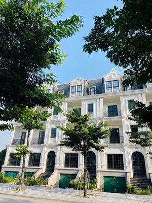 mới ra 1 căn biệt thự tại jade square, 38 tỷ vnd, 156 m2, nhận nhà dùng được luôn.