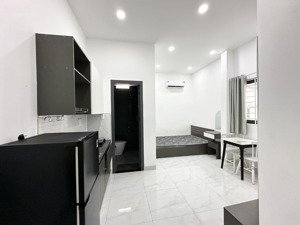 phòng trọ 25m2 cửa sổ mới full nội thất ngã tư hàng xanh gần d5, ngoại thương, hutech, gtvt, q1, q2