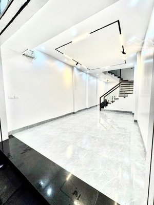 tt cầu giấy, vài bước ra mặt phố, ô tô, kinh doanh sầm uất, ngõ thông.