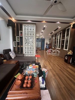 phân lô vỉa vè oto tránh - nhà dân xây full nội thất - thang máy ngoại nhập - 2 thoáng trước sau