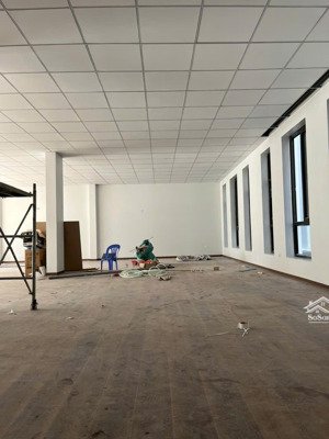 cho thuê văn phòng louis city hoàng mai 220m2 thang máy điều hòa nóng lạnh ánh sáng 30tr/ tháng