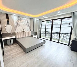 lô góc - 70m2 - thang máy - gara ô tô - nhà nở hậu - đường thông kinh doanh đỉnh - mặt tiền khủng