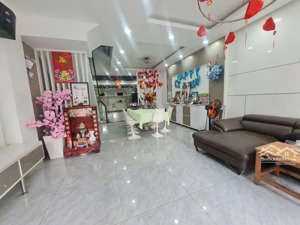 bán nhà giáp quận 8: 4 tầng (10x19m), kdc dương hồng, chia 2 căn riêng (5x19m) - chỉ 10.65 tỷ/căn