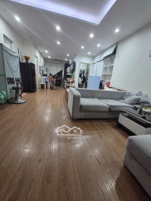 chính chủ bán nhà phố lê thanh nghị , tập thể t2 bách khoa, 95 m2 ,3 phòng ngủ ,2 ban công , 5. tỷ