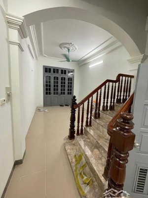 cho thuê nhà ngõ nghi tàm tây hồ ô tô đỗ cửa cách phố 30m