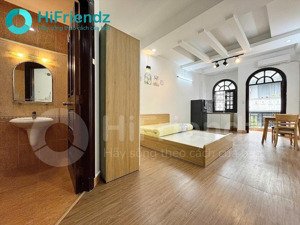 studio ban công siêu thoáng - nội thất cao cấp - sát q1 - thực tế y ảnh 100%