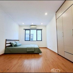 bán nhà 5 tầng đủ đồ mới đẹp . 32m tại 197 thạch bàn , ngõ rông ô tô đỗ cổng giá nhỉnh 5 tỷ