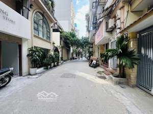 61m2 - lô góc - 7 tầng - thang máy- đường thông - kinh doanh - ô tô ngủ trong nhà.