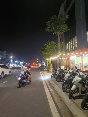 cực hiếm căn nhà ngọc thụy 37m2, mặt tiền rộng 6,5m, 3 tầng ngõ thông ô tô 7 chỗ.