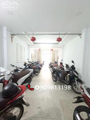 NHÀ QUẬN 8 - CHỈ CẦN MANG HÀNH LÝ Ở NGAY
