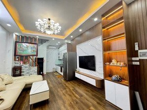 bán gấp nhà căn góc, ô tô cách 15m, trung văn, nam từ liêm. 42 m2, 5 tầng . 7,1 tỷ.