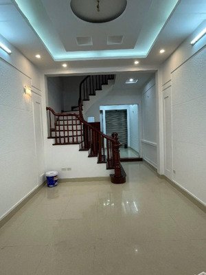 bán nhà cầu giấy, dt50m, lô góc 2 mặt ngõ, nhà mới, gần ô tô, gần phố.