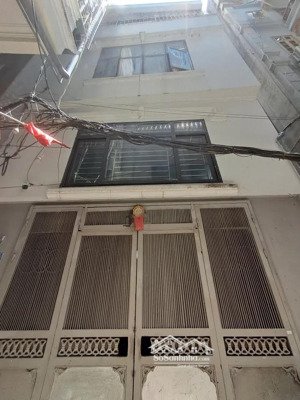 đối diện vin gallery giảng võ-mặt ngõ - kinh doanh-lô góc ba thoáng-20m ra phố- tiềm năng tăng giá