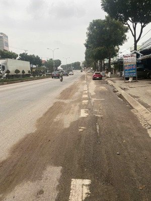 đất làm kho bãi mặt tiền đường trường sơn, 1074m2 có 300m2 đất ở.