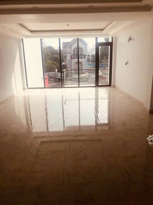 chính chủ cho thuê nhà hoàng diệu 2 tp thủ đức giá rẻ gồm hầm 1 trệt 4 lầu, thang máy
