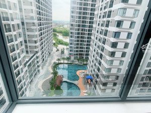 ở đây có căn hộ lớn cần bán, góc hồ bơi. giá 4,3 tỷ. 3pn,3wc. sổ hồng sẵn. có hỗ trợ vay