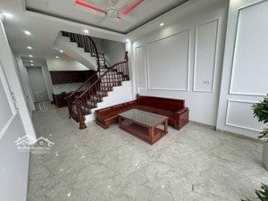 phân lô vỉa hè. ô tô tránh. ô tô vào tận nhà. kinh doanh sầm uất