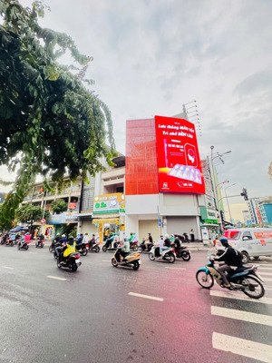 siêu mặt tiền nhận diện thương hiệu cực tốt đường đinh tiên hoàng quận 1