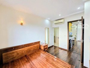 chính chủ bán căn hộ mặt phố lê qúy đôn, 2 phòng ngủ, bếp, khách, vệ sinh, sổ đỏ, 50m2. nhỉnh 2 tỷ